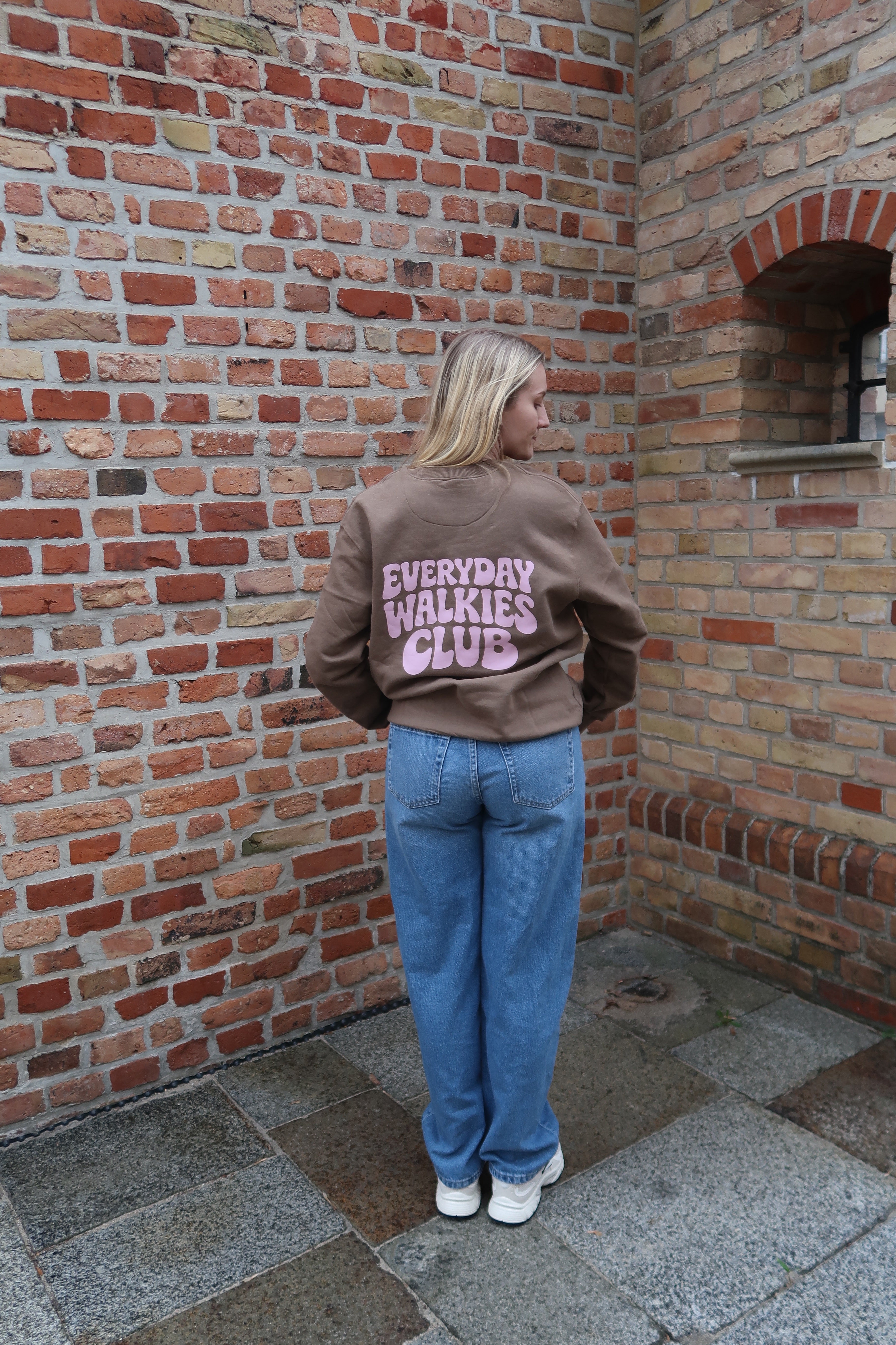 Sweater "Everyday Walkies Club"