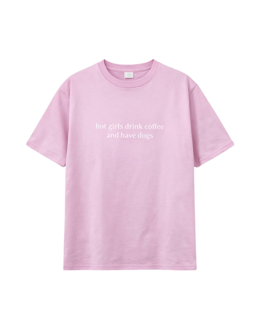 T-Shirt "hot girls drink coffee and have dogs"