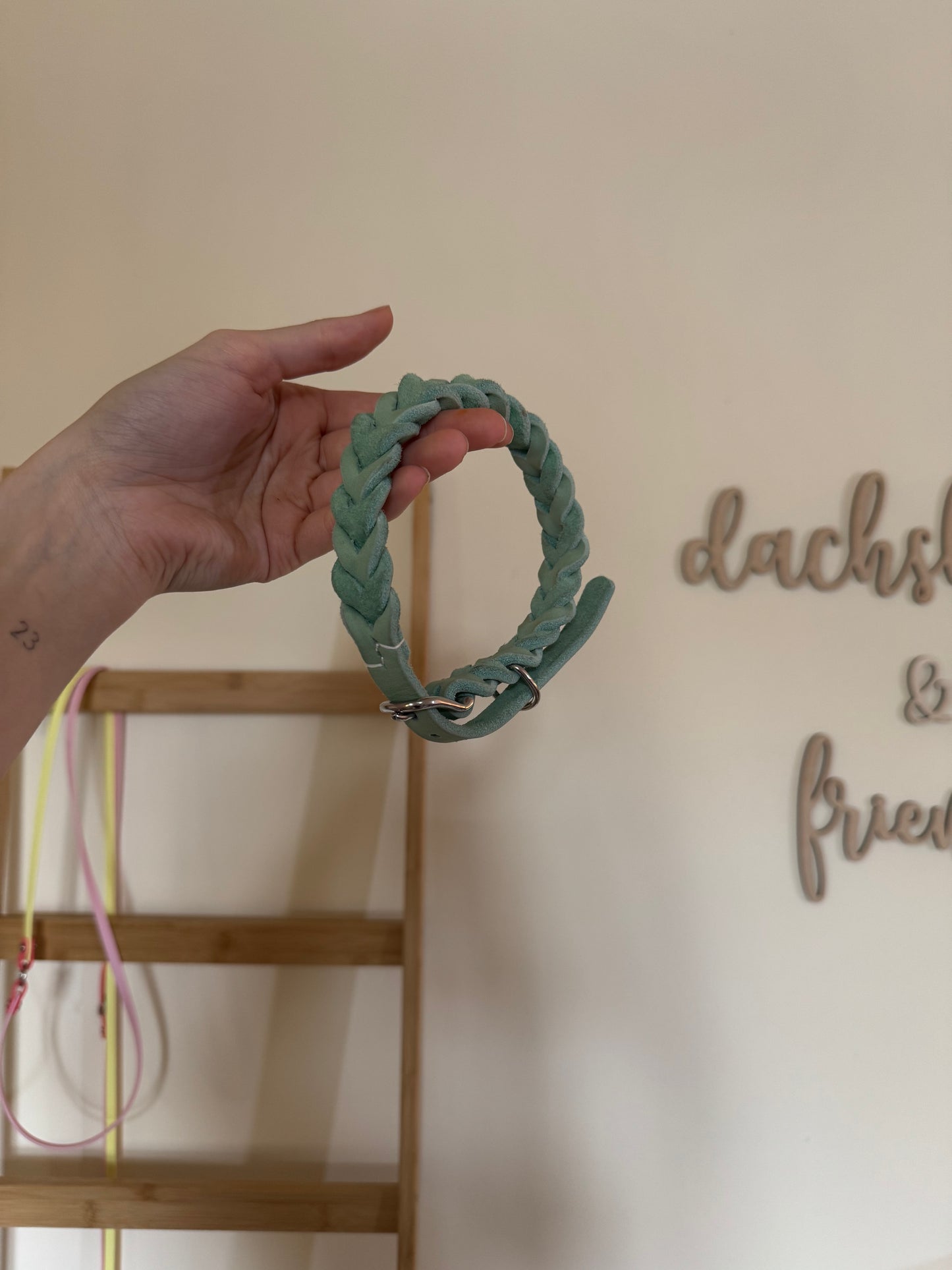 Fettlederhalsband geflochten salbei 31-34cm